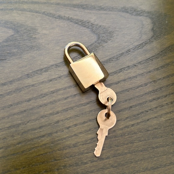 Dolce&gabbana lock and 2 keys - Picture 2 of 2